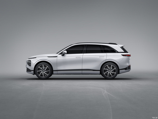 高速電動車 Xpeng G9 5ドア 5席 左方向 スペースSUV 650Km
