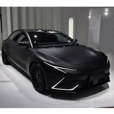 リチウム鉄リン酸電池の電動車ZhijiIM L7の車輪に