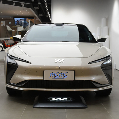 リチウム鉄リン酸電池の電動車ZhijiIM L7の車輪に